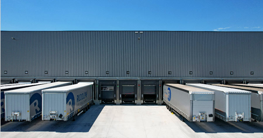 Distribution center bays with four trucks 